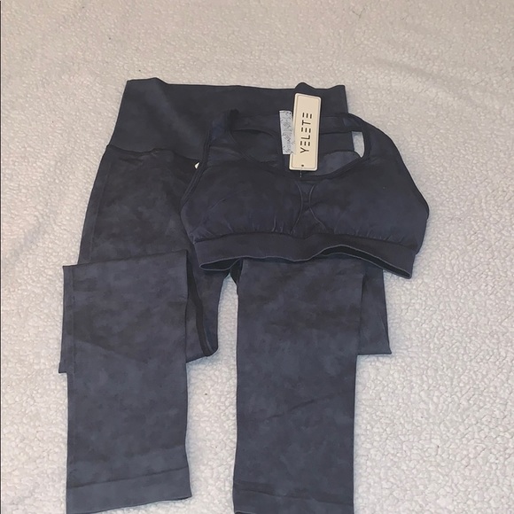 New Activewear set - Picture 1 of 3